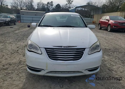 2013 Chrysler 200 Touring z USA, uszkodzony, nr VIN 1C3CCBBB0DN639328
